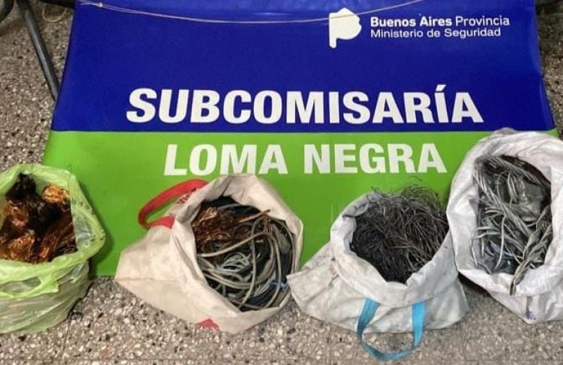 Tres aprehendidos por robar cables en una cantera